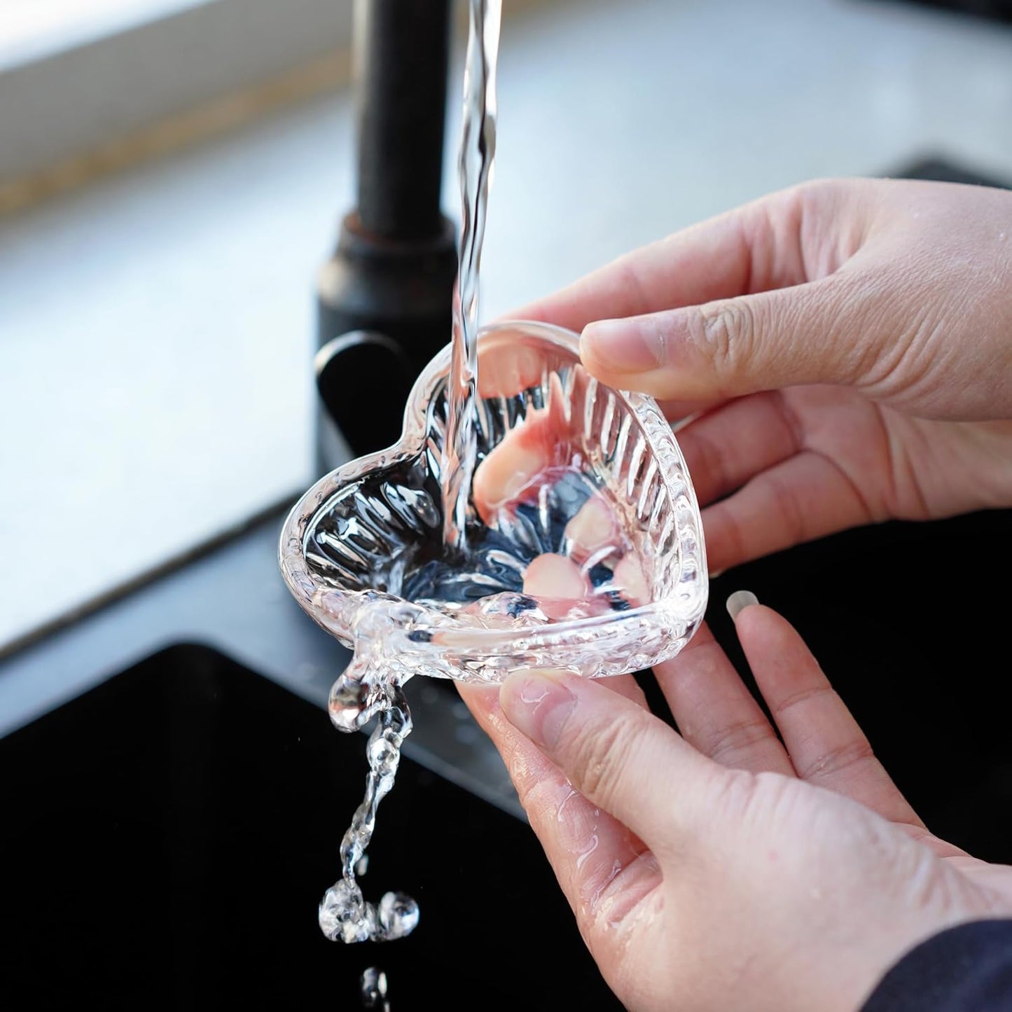 Set of 6 Heart-Shaped Glass Dishes ā Mini Sauce Bowls, Transparent Tableware for Parties & Daily Use